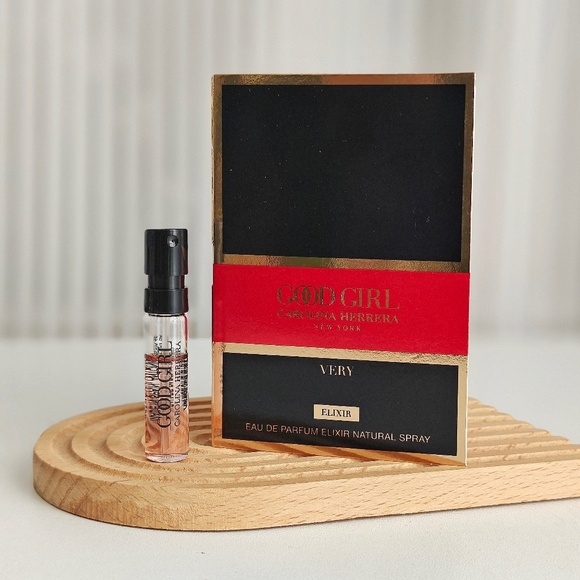 New Carolina Herrera Very Good Girl Elixir EDP Sample Spray 0.05 oz/1.5 ml - Picture 1 of 2